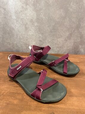 Teva Women's Strappy Sandals in Burgundy size 6.5